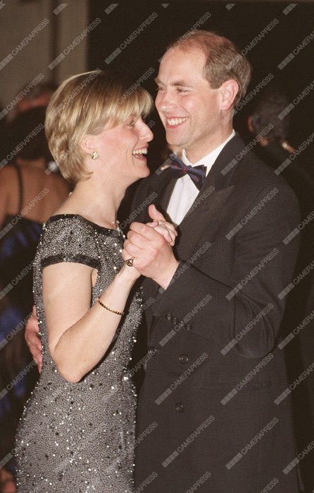 ✨One more photo down the memory lane of The Duke and Duchess of Edinburgh in this summer break 🤍 TRH dancing at the DofE Awards Fellowship Ball ten days before their wedding, in June 1999. 📸Mark Stewart/Camera Press/Redux