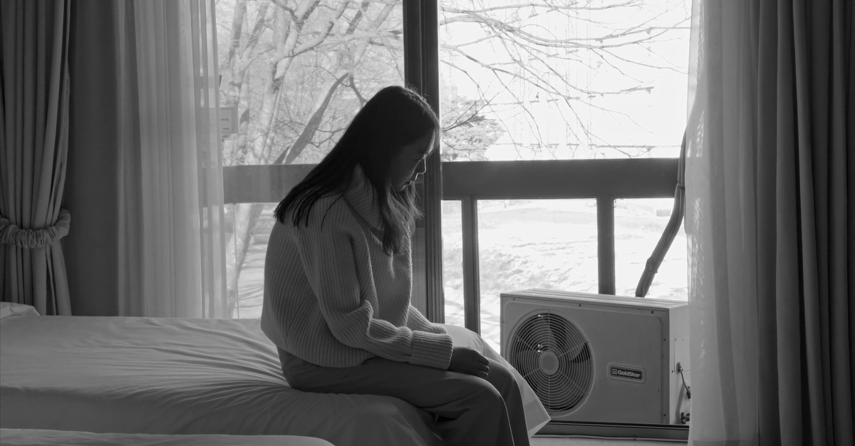 mitiasamsa's tweet photo. hotel by the river, 2018, dir. hong sang-soo https://t.co/z9vBltm7jW