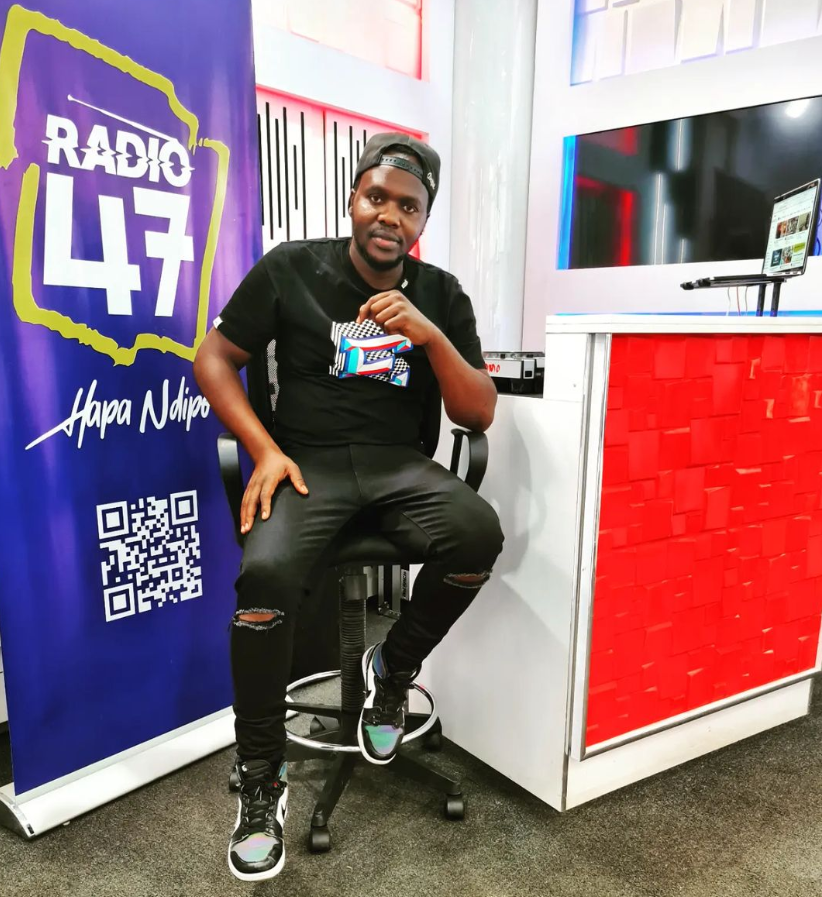 Radio 47 (@radio47_kenya) on Twitter photo Another banger🔥🔥karibu ndani ya 4 for 7 mini-mix ukiwa na the baddest DJ in town, <a href="/djimmokenya/">SUPER DJ IMMO ™</a>. #BillyNaMbaruk Another banger🔥🔥karibu ndani ya 4 for 7 mini-mix ukiwa na the baddest DJ in town, <a href="/djimmokenya/">SUPER DJ IMMO ™</a>. #BillyNaMbaruk