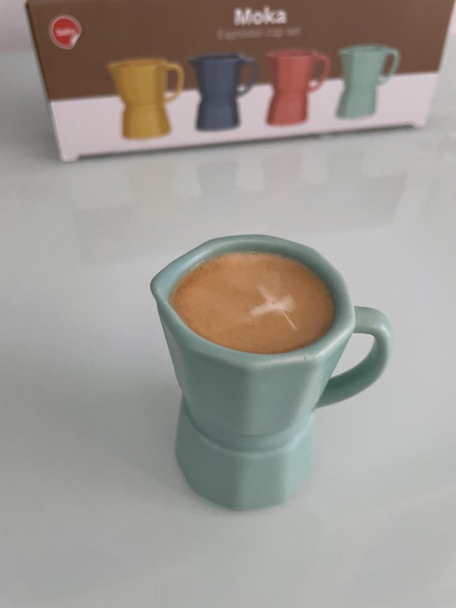 FloAnita's tweet photo. Mi tía me ha regalado las mejores tazas de café que os podéis imaginar https://t.co/PkbYlJ3hal