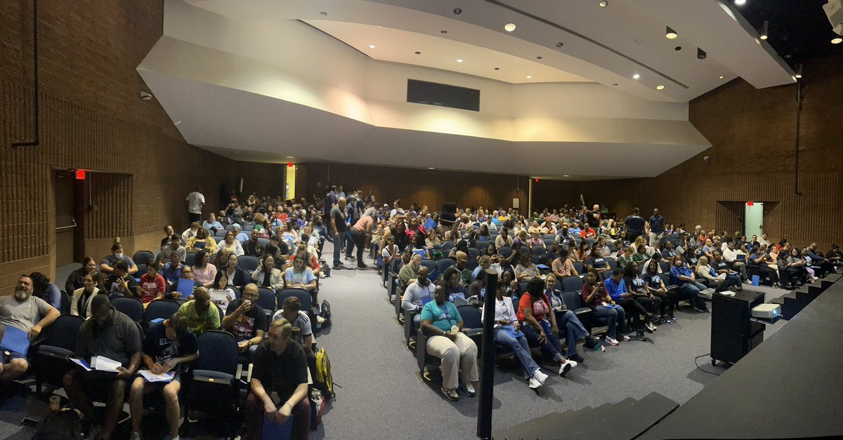 ElsikNGCRams's tweet photo. Elsik staff ready to take over the world. Look at all the talent and brilliance in one room. #Unleashingoursuperpowers #Elsikhighschool #ENGC #mightyrams #gotime @ElsikHighSchool @AliefISD @telzy411 @Ms__Aleem https://t.co/t8lHONdIX9