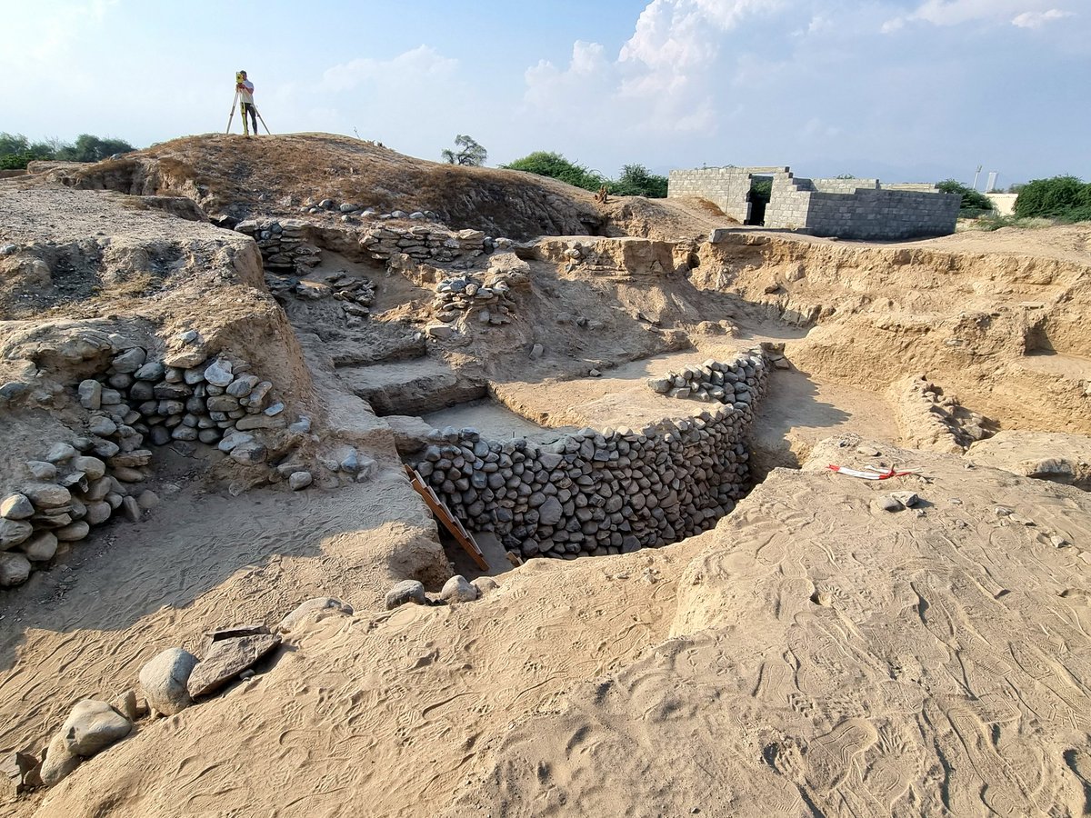 BarbaraHorejs's tweet photo. Interested in new archaeology from the #UAE? Cool documentary showing Sharjah archaeology incl. our excavations at #Kalba (21:40 in English) led by Ch. Schwall &amp; @ShjArchaeology @oeai_oeaw
https://t.co/ulTNe7Aymy…
@leizarchaeology @oeaw @HeasVienna #PrehistoricPhenomena https://t.co/RZ4Z4yjzj7