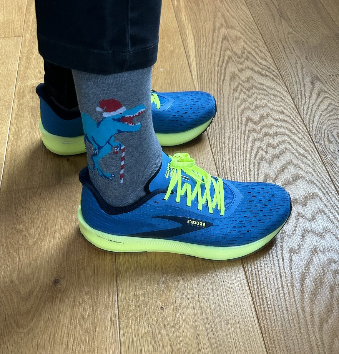 MeneerCreddie's tweet photo. @pvmihalache @AcrossProtocol @UMAprotocol @ETHGlobal This is what happens when you have your 10 year old to choose you a new pair of socks 🤦‍♂️ #SocksBattle $ACX to the 🚀 https://t.co/ecbO4wY0Ng