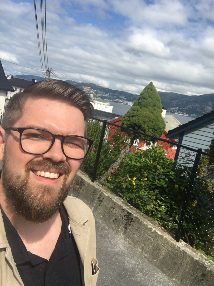 HaraldLexander's tweet photo. Eg er opptatt på fredag så de kan få sjølvie i dag. At eg har klippa hår og skjegg i dag er sjølvsagt berre slumpetreff https://t.co/0BozvOWgT9