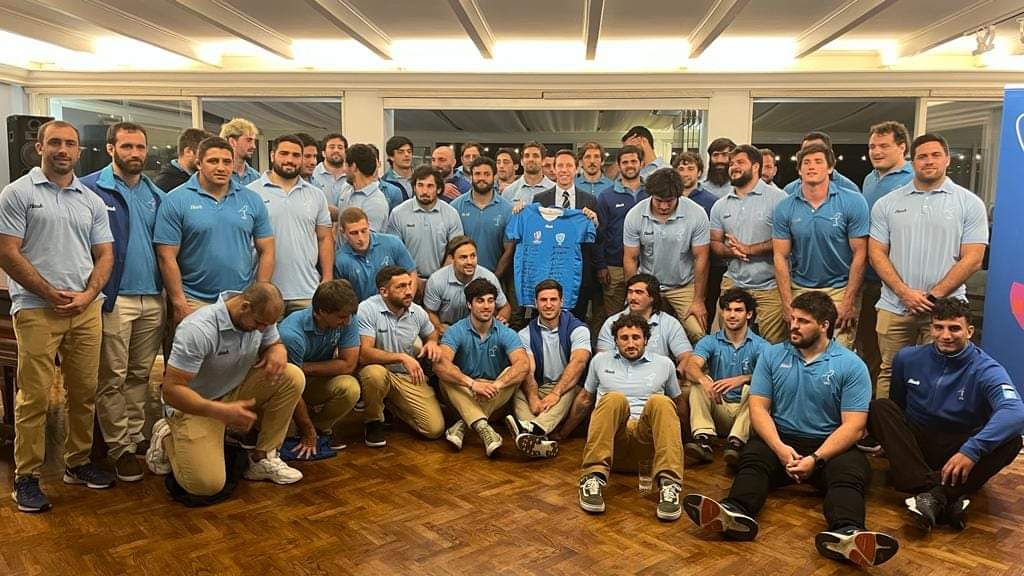 adrien_lavergne's tweet photo. Recibimos a los @TerosXV y autoridades 🇺🇾 en la Residencia de Francia antes de su partida para la Copa Mundial de Rugby @France2023 🏉.

7 de ellos juegan en el @top14rugby de 🇫🇷.

Un placer hablar de nuestra hermosa Provenza con el Aixois @GerKessler, ex @ProvenceRugby 🇫🇷🤝🏻🇺🇾! https://t.co/3kMTCY83RF