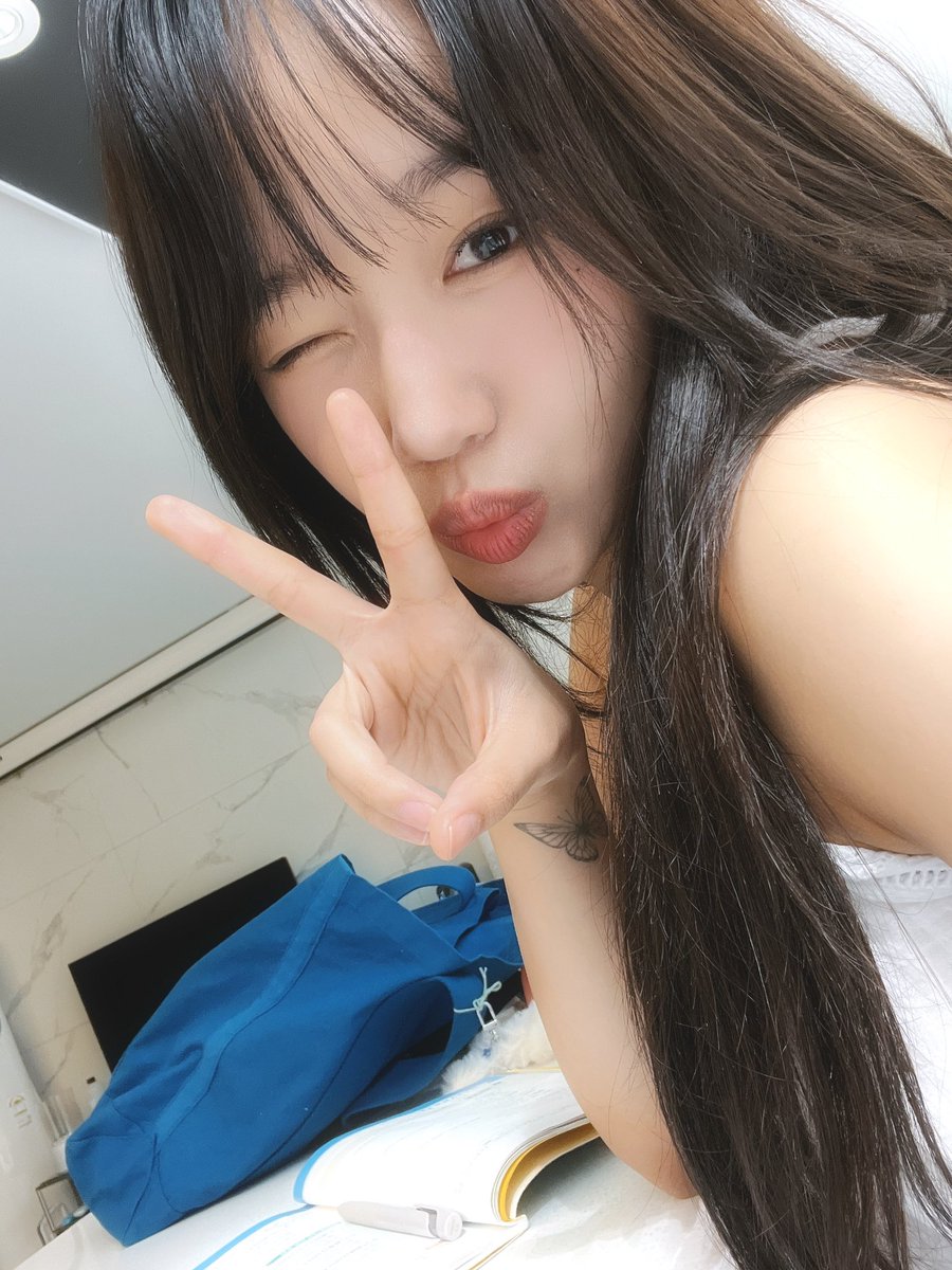 저녁먹고 일본어 공부까지 .ᐟ 
다들 오늘 하루 어찌 보내써용~?
오늘도 고생했다아.. 보고파요🥲
#유정🌻