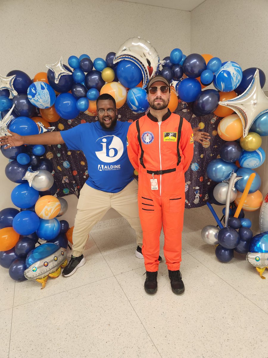 vakesia's tweet image. @AldineISD @SandraDoria11 @TRod_Math13 Middle School Mathematics To Infinity and Beyond!