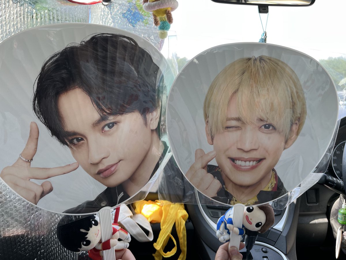 mochidaanko's tweet photo. 先日SexyZoneのライブ行って来ましたわ。
慣れないから四方八方からの黄色い歓声にビックリしちゃった😅
歌上手いしダンスもキレキレだし演出も凄かった！
これがアイドルのライブかぁ。
大変楽しゅうございました☺️ https://t.co/QYrTHUzVKL