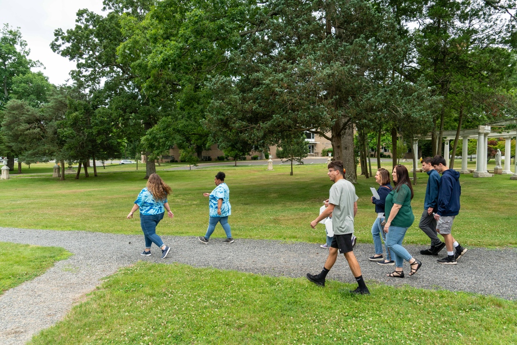 Georgiancourt's tweet photo. From blooming gardens to sunny picnic spots, our campus is a summer paradise in August! Take a stroll and discover the hidden gems that make our university shine. #GCUPride #WhyGCU #GeorgianCourtSummer #NJSummer #SummerActivities https://t.co/vYFTBwFylc