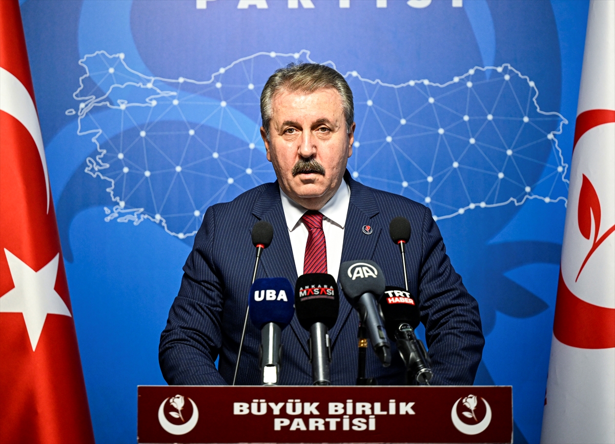 gundemedairhs's tweet photo. Mustafa Destici:

Vergi, kazancı olandan, varlıklı olandan alınır, emekli ya da asgari ücretliden vergi alınmaz, alınmamalıdır. Dolayısıyla burada düzenlemeye ihtiyaç var. https://t.co/1UEYDKUJSc
