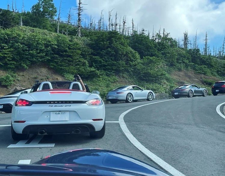 rock_musai's tweet photo. ポルシェツーリング
迫力の走行中写真‼️
#porsche 
#991gt3rsweissach 
#718boxstergts 4.0 https://t.co/0YcdGfkDMc