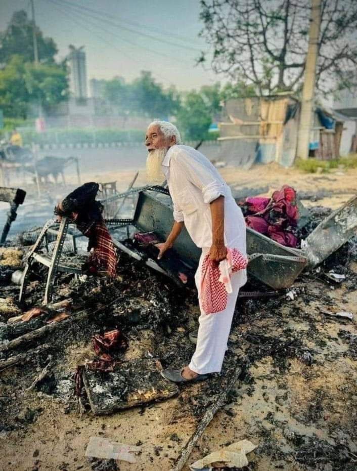 मुसलमान भारत में सुरक्षित है मौलाना
महमूद मदनी साहब,
अपने कस्बे में #सुरक्षित है
ट्रेन में #सुरक्षित है
कारोबार में #सुरक्षित है
मस्जिद में #सुरक्षित है