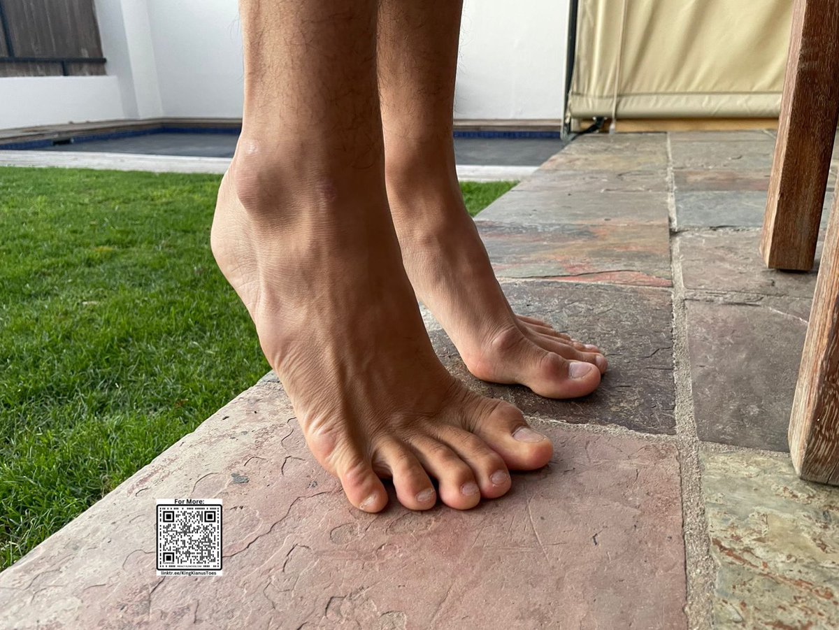 Sweaty gymfeet to sniff 🥵🦶🏻

Turned my PrivateClub FREE 
Join &amp; text me there 😉
onlyfans.com/kingkianustoes

#barefootmen #cumsocks #barefoottraveling #dom #gay #feetfethish #feetguys #feetfetish #feetdom #cumplay #cumfeet #gymfeet #soles #hornygay #gymsocks #sweaty