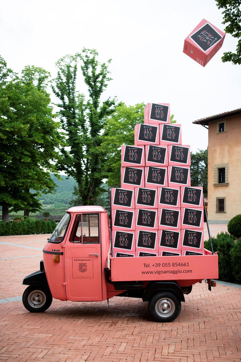 Una scorta di #freschezza in arrivo🛵⁣
Albaluce è il nostro vino rosato prodotto da uve #Merlot e #Syrah, da abbinare a piatti freschi e leggeri o da sorseggiare come aperitivo.⁣
Lo trovi sul nostro shop online 🌺⁣
shop.vignamaggio.com/eu/product/ALB…