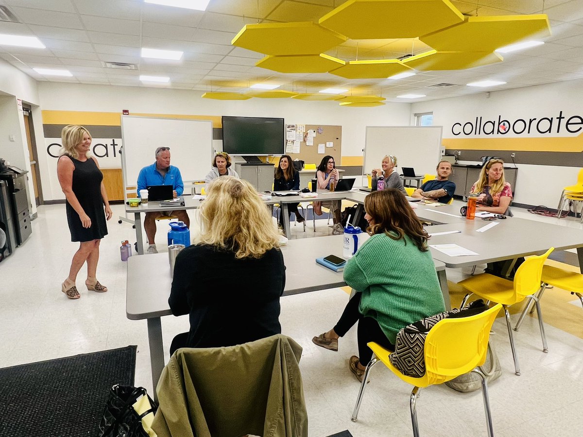 HollySidebottom's tweet image. Amazing cross-building collaboration and integration of techniques from #buildingthinkingclassrooms at the co-teaching training today!  🤩🙌 #WEareHFL @HFLCSD