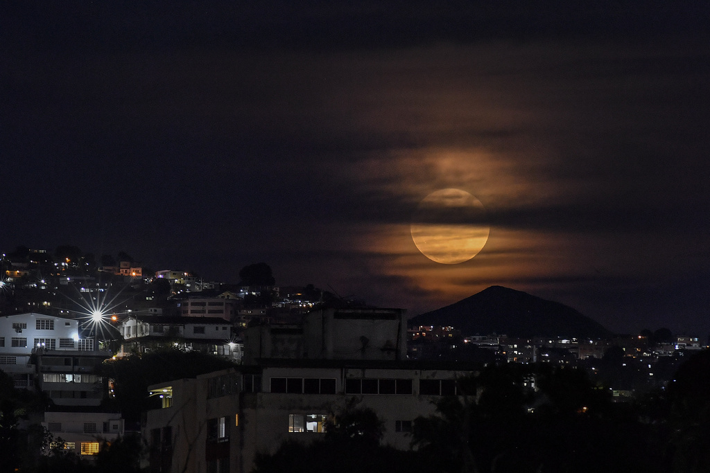 Did you see the #Supermoon last night? If not, you'll have the chance to see another one at the end of August: bit.ly/47cILT0