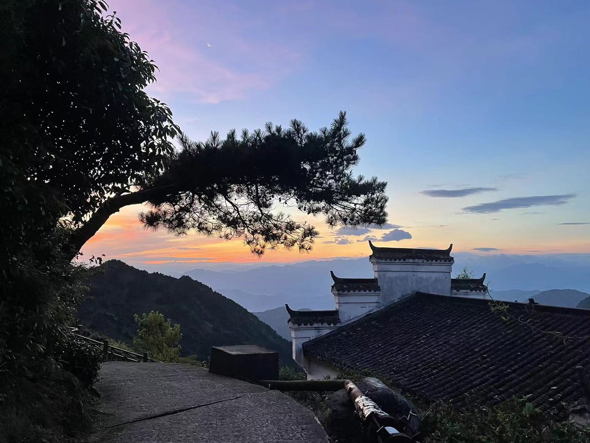 HiShangrao's tweet photo. I heard there are #immortals living here ~ Mouth Gerxian in #Shangrao
#BeautifulScenery 
#Jiangnan
#GreatBeautyShangrao
#Travel https://t.co/Jpo7WkN3to