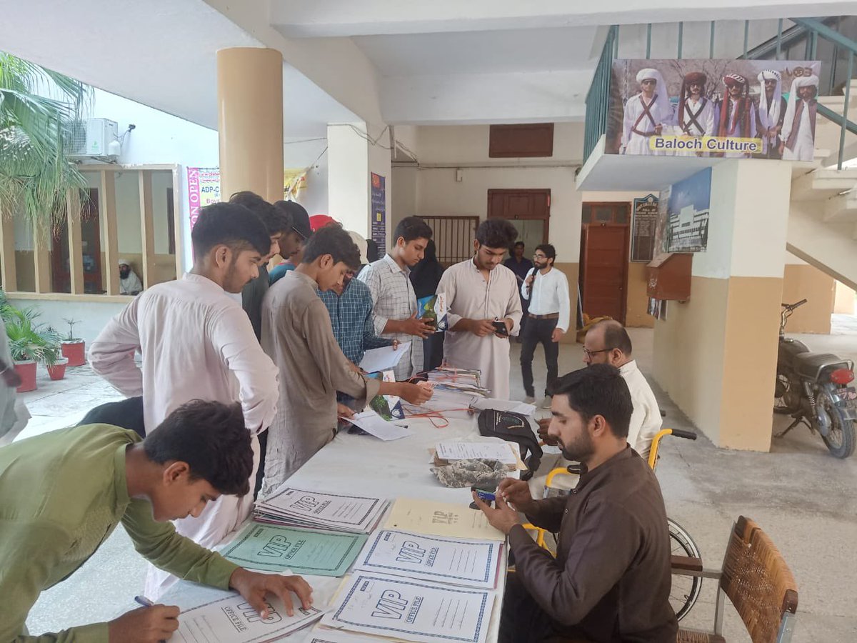 GCbSkp's tweet photo. More than 300 candidates of ICS, 250 of Pre. Engg. and Pre. Med. each, have been facilitated at #Admission Desk for Intermediate #Admissions2023. https://t.co/hCzOqprQgC