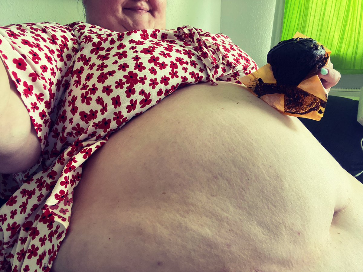 Perfectgodess11's tweet photo. My belly loves chocolate muffin’s. Here she looks like an infinity pool 😁
#muffin #ssbbwbeauty #ssbbwlover #ssbbwcutie #obesity #gainingtime #feedees #belly https://t.co/DQOGP64c1I