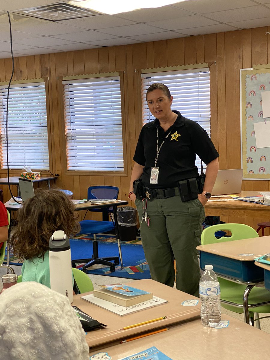DurantRoadES's tweet photo. Our 5th Grade kicked off the D.A.R.E. Program today with Deputy Davis. https://t.co/YBmg8eoty5