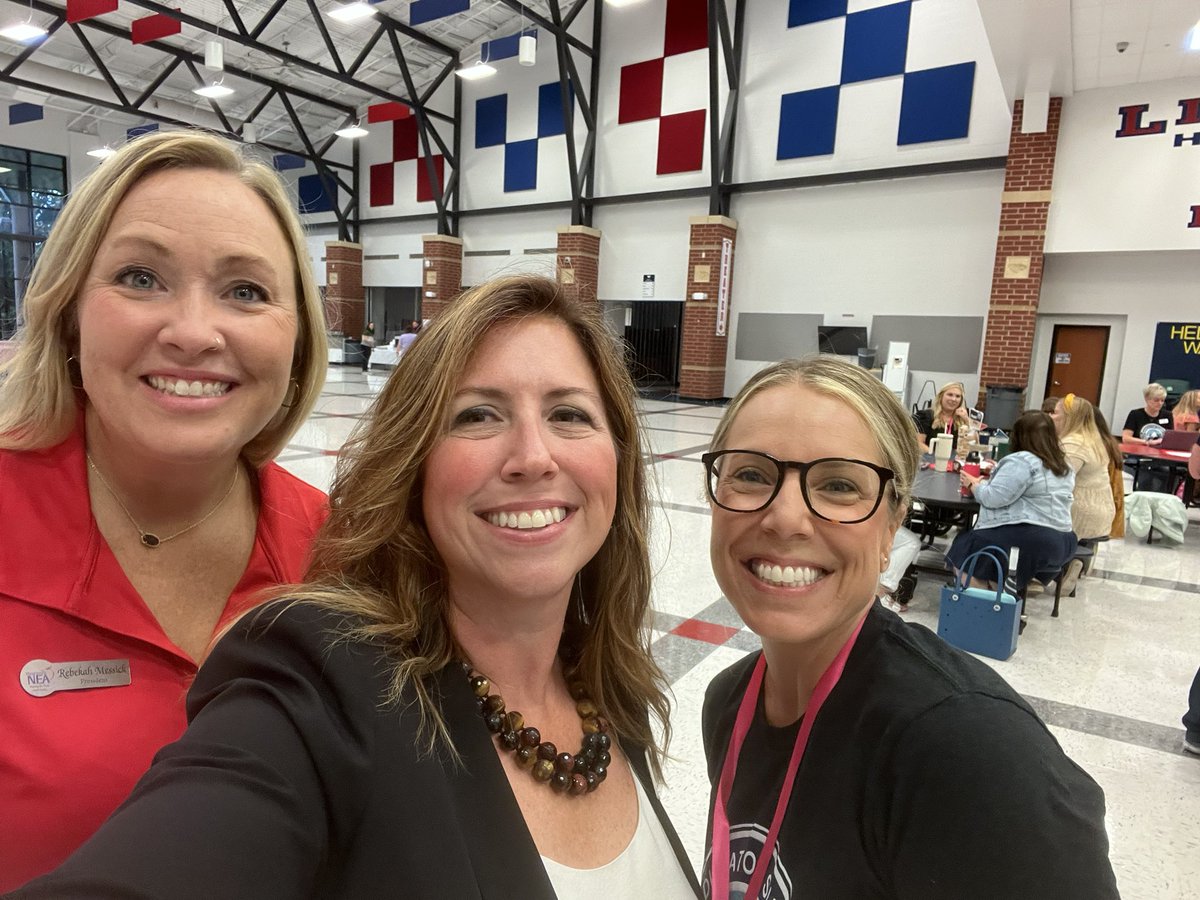 WSDR4Supt's tweet photo. It is August, and we are kicking off our back to school festivities by welcoming our 150+ new educators today! Such an IMPRESSIVE group! π#WeAreWentzville #WSDFamily #TeamWSD https://t.co/1cEuSXn5pg