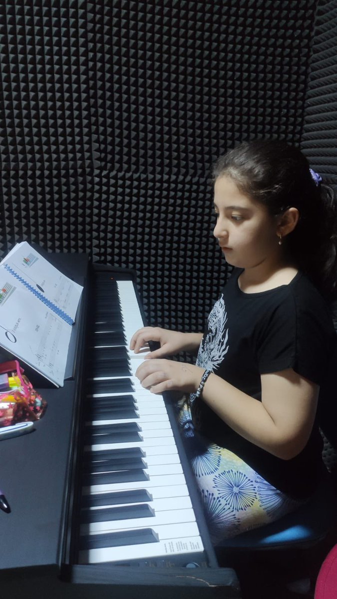 GSB_Erganigm's tweet photo. #GüzelSanatlarAtölyesi kapsamında ‘’Piyano’’ eğitimlerimiz başlamıştır 🤗🎶🎵🎹

Kayıt için 👉 https://t.co/CaKQaJQc08 atölye başvuru formunu doldurun. 
#GSBGM
#MerkezimdeBuYaz
#MerkezimdeSenVarsın https://t.co/tmggSCrepy