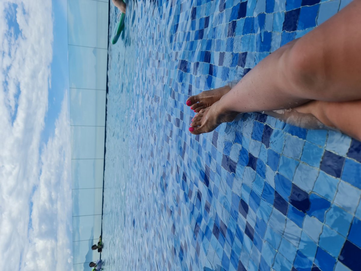 Яяяя,не хочу работать ...ла ла ла ла ....