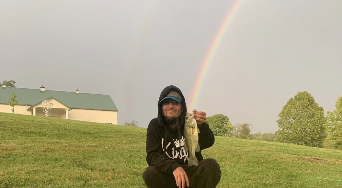 fishingselfmade's tweet photo. Caught this nice largemouth and you could say he could taste the rainbow 😎
.
.
#fishing #fishingislife #catchfishnotcorona #catchandrelease #SelfMadeFishingTV #hammerdown #tightlines #largemouth #largemouthbass #largies #bassfishing #family #addictedtofishin #tastetherainbow #KY https://t.co/TXe4UwiBkl