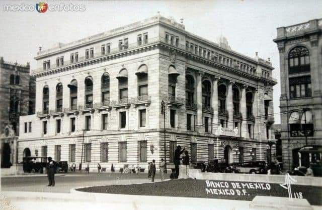 mechediazortega's tweet photo. Banco de México
El interior del Banco de México estuvo a cargo del arquitecto Carlos Obregón Santacilia.
“Siglos antes de estar el edificio de la Mutual, se dice que ahí estuvieron las casas de placer de Moctezuma.⬇️ https://t.co/A0pAePaSB9