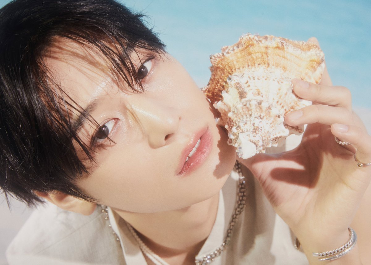 JUYEOYNLEE's tweet photo. Get ready to captivate hearts and turn heads with a look that's angelic yet dreamy. Step into a world where soft pastels blend seamlessly with gentle sunlight, creating an enchanting atmosphere that captures the essence of the angel side of you. https://t.co/n3FBrofJJ4