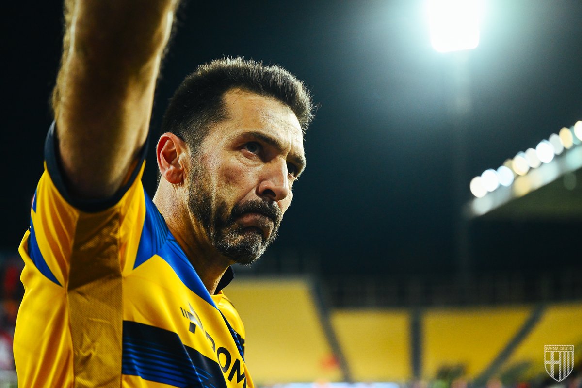 Terminou! ❤️

Gianluigi Buffon anunciou o final da sua carreira há 30 minutos e encerra uma das melhores performances que as balizas já viram, inscrevendo o seu nome entre os três melhores da história durante uma década, nomeadamente por Juventus e Itália.

#MundoDosGuardaRedes