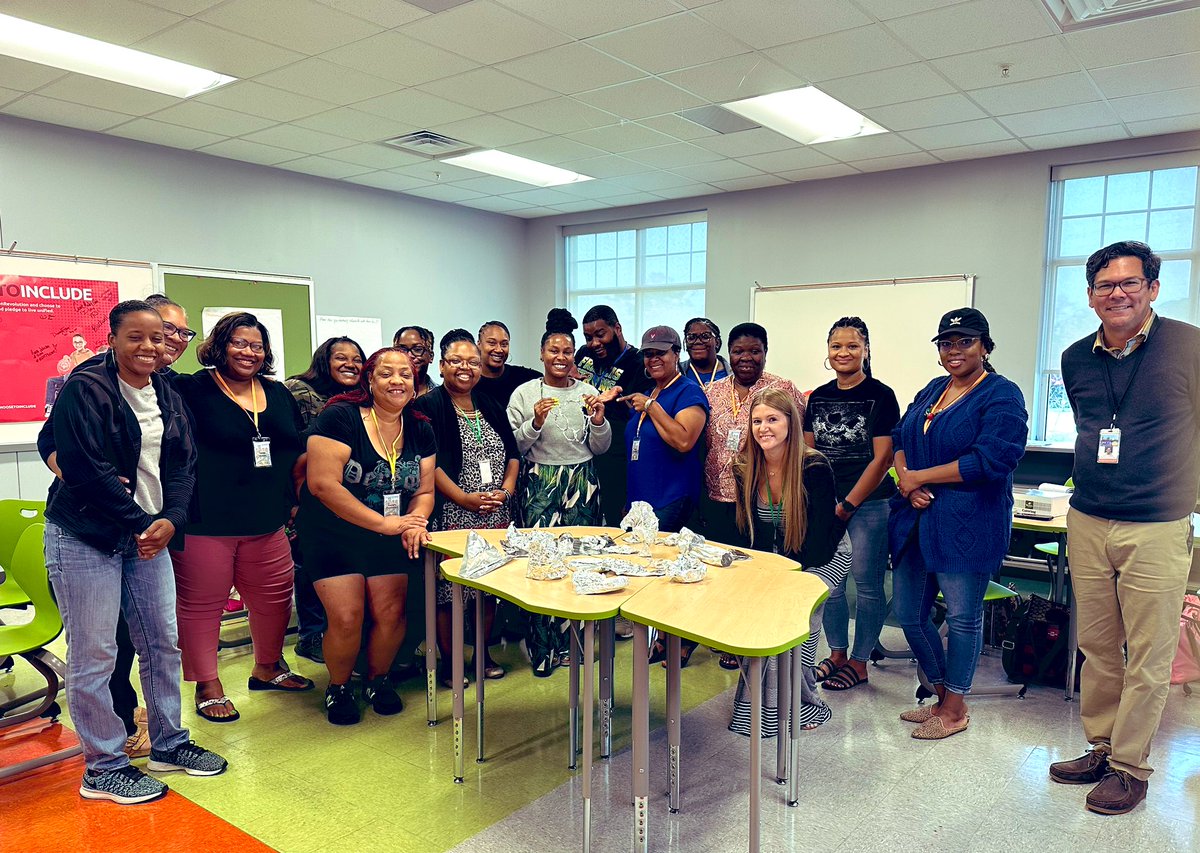 Learnlovelead_'s tweet photo. Day 2 of #Richlit making connections through modeling using aluminum foil that our teachers can take back to understand our students, be inclusive, provide SDI and an opportunity for hands on learning! @RPS_Schools #ExceptionalEducation #LIFETeam https://t.co/sWS1AAHmnr