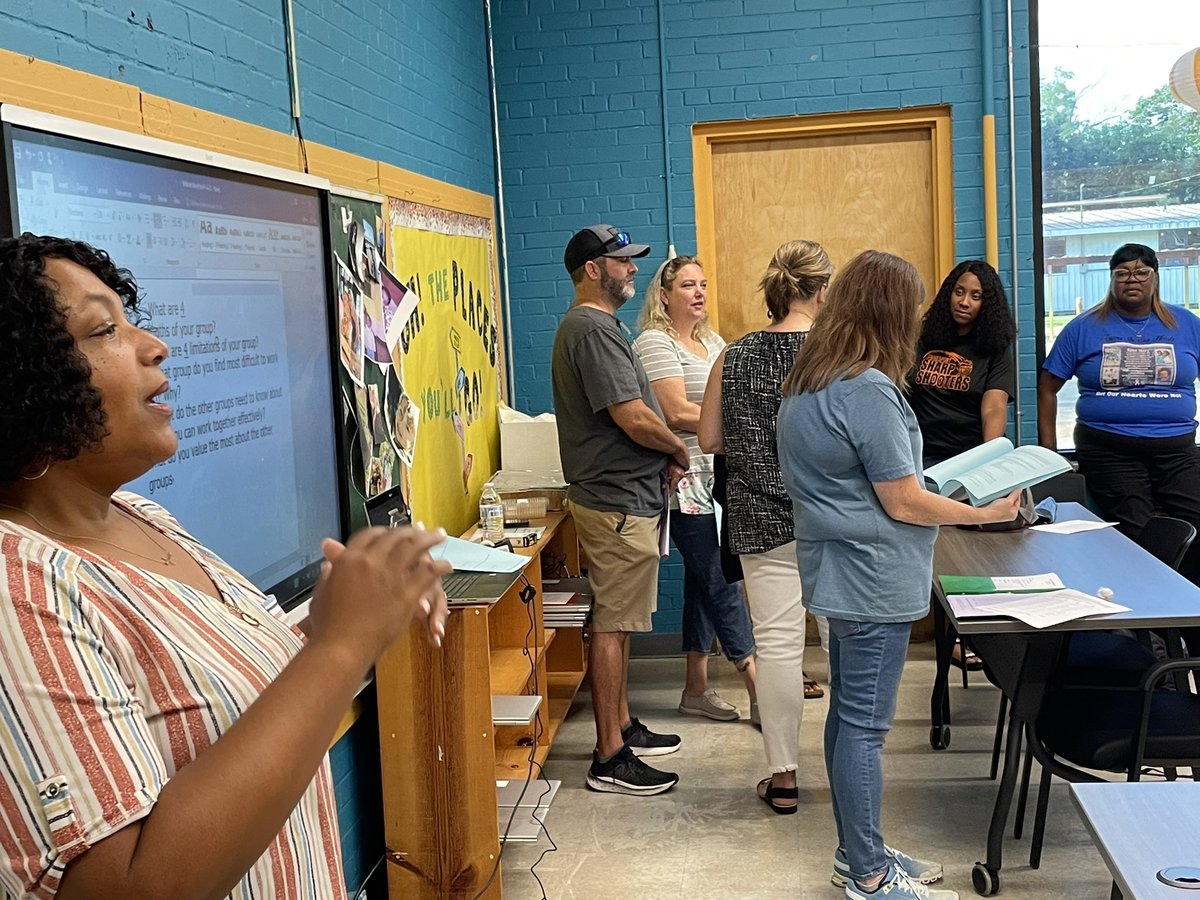 CicelyJacob7's tweet photo. CES 1st days of School
Teachers discovering personality types to enhance collaboration. Students learn, when adults learn.
#place2B23
#avoyellesparishschooldistrict
#apsteachers https://t.co/qxBjMNo1Km
