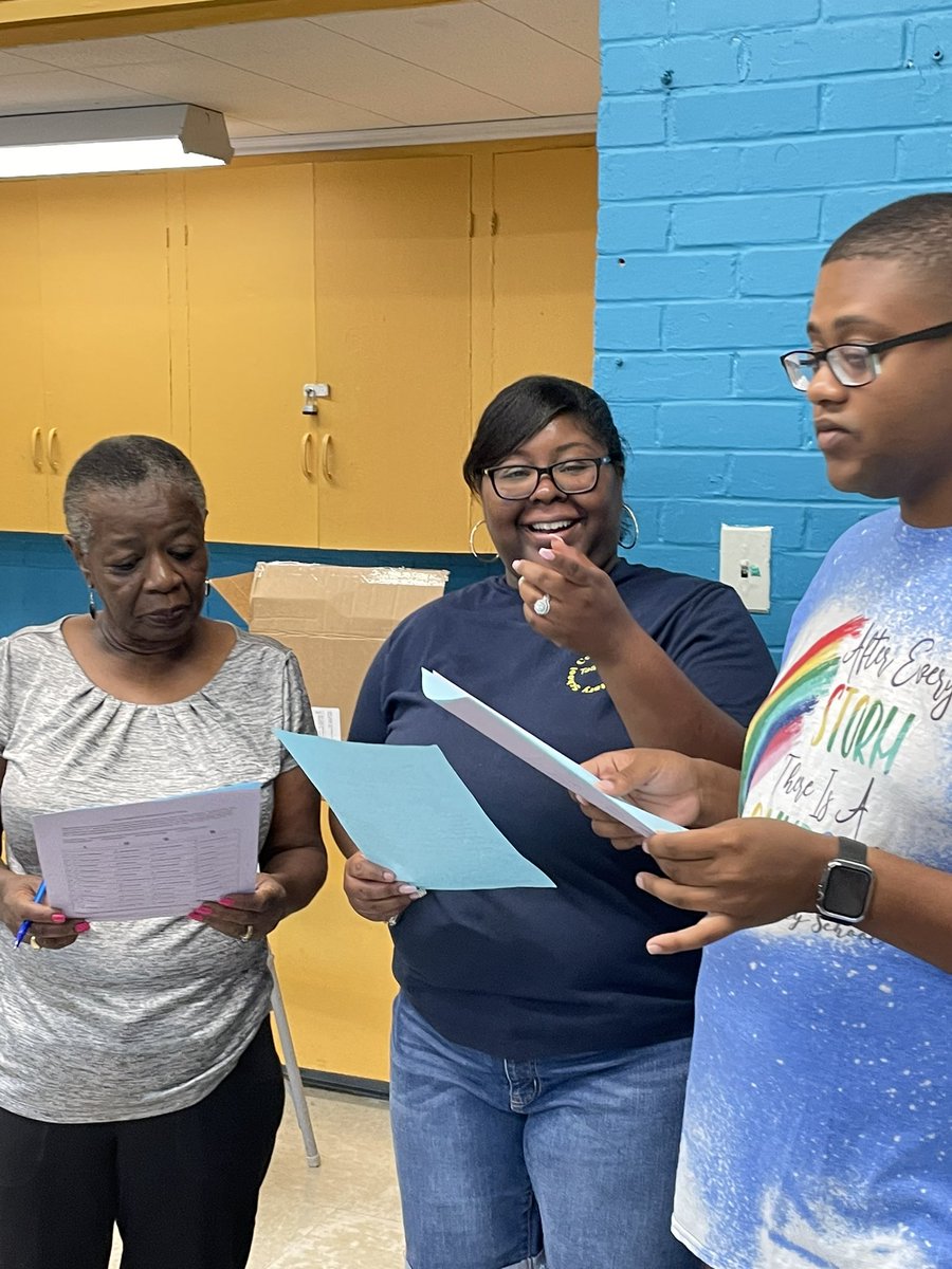 CicelyJacob7's tweet photo. CES 1st days of School
Teachers discovering personality types to enhance collaboration. Students learn, when adults learn.
#place2B23
#avoyellesparishschooldistrict
#apsteachers https://t.co/qxBjMNo1Km