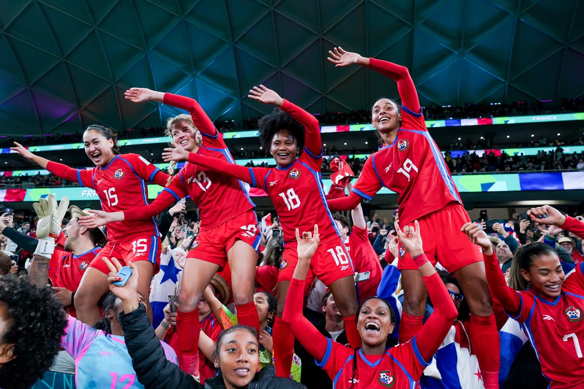 fepafut's tweet photo. FEPAFUT, a través de su presidente Manuel Arias, felicita y agradece a jugadoras y cuerpo técnico por su profesionalismo y entrega a lo largo de la @FIFAWWC y también por el compromiso a lo largo de la eliminatoria y repechaje, el cual le permitió disputar su primer mundial. https://t.co/2TQzMYFa1s