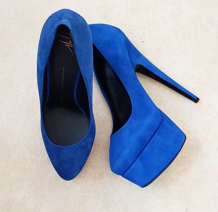 MissCandyNg's tweet photo. Compré hace rato unos Giuseppe Zanotti but never wore it... Las vendo baratito!! Talla 39 https://t.co/FqXYadc4gl