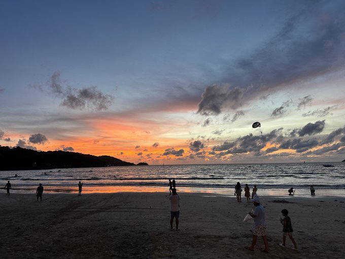 傍晚的海邊🏖最愜意了😌 https://t.co/soe6CJ0zkh