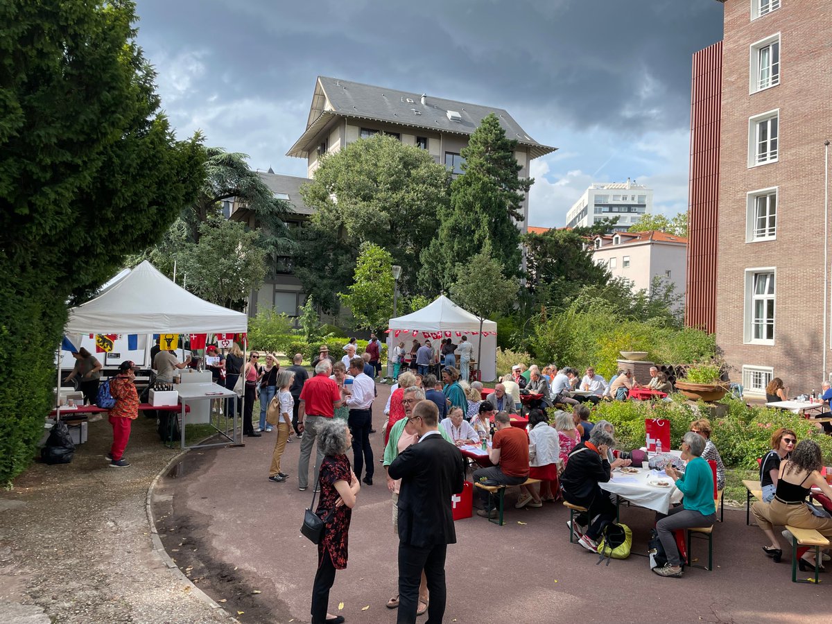 AmbSuisseParis's tweet photo. Samedi dernier, nous nous sommes retrouvés à la @Fondationsuisse de la @ciup_fr pour célébrer la #fetenationale🇨🇭 avec cette année le canton d'#Uri à l'honneur.

Un grand merci à tous les participants et au Comité d'organisation pour cette belle journée ! 🎇 https://t.co/STO4Ax4ROT