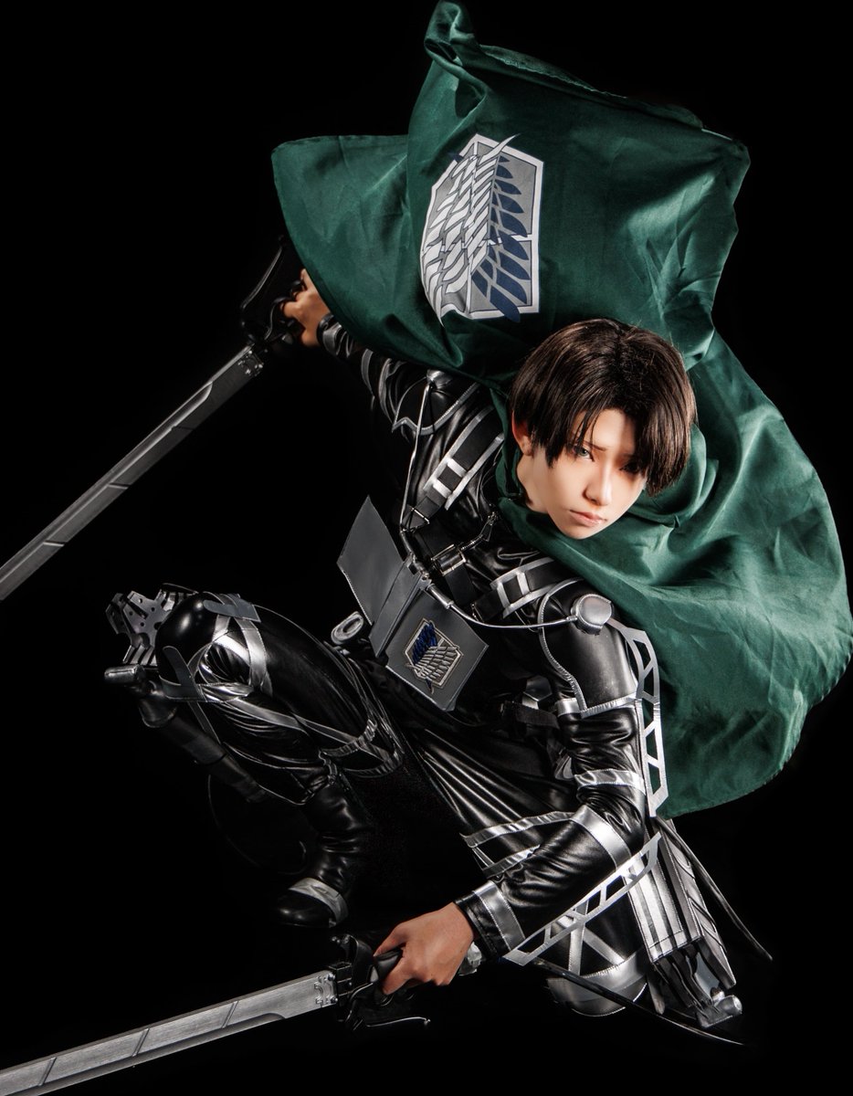 Cosplay      4K
━━━━━━━━━━━━━

               Attack on Titan   
                   進撃の巨人
                    リヴァイ

          「  人類最強の兵士  」

━━━━━━━━━━━━━
photographer：レイジさん（<a href="/reiji_cp/">レイジ™ Reiji📸Cosplay</a> ）
studio：<a href="/chrome2studio/">クロスタ ゼロ（川口）</a>様