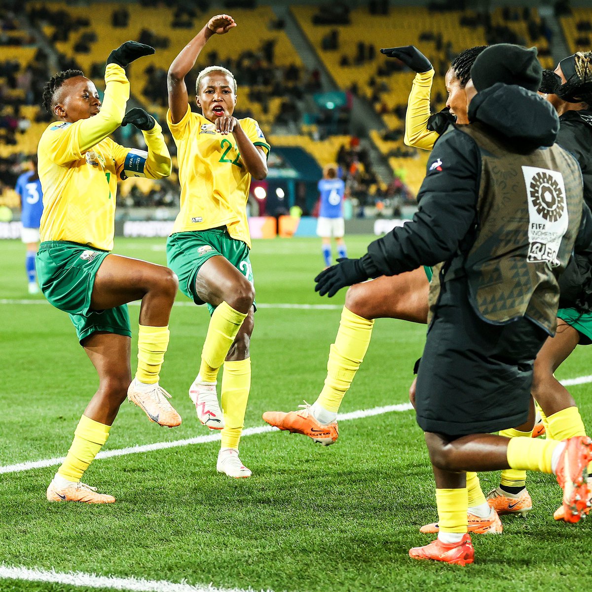 theSportsGist's tweet photo. FT: #RSA 3-2 #ITA

South Africa secures victory over Italy and advance to the FIFA Women's World Cup knockout round for the first time in history. 🤝🔥🙌

#SportsGist | #FIFAWWC https://t.co/ePbsaGqPvH