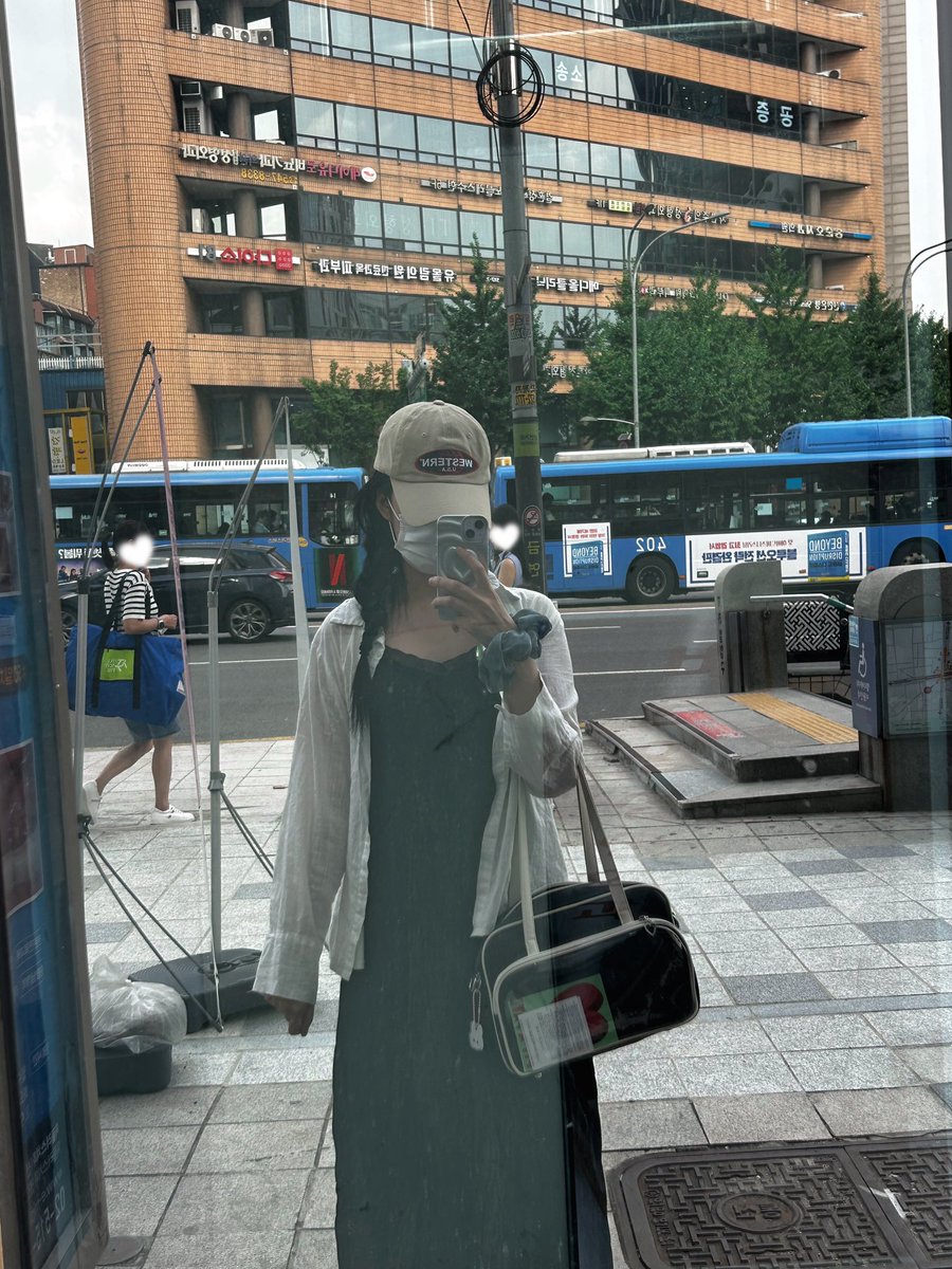 irris_world's tweet photo. [020823] 🐿️

My loves, hello
It's my first time coming here since August🌿
I've been taking care of my small goals..(?) as of lately so I've been practicing it ! It hasn't been long (since I started this)ㅎㅎ
I've been transcribing lyrics recently! https://t.co/wARdaEvKWA