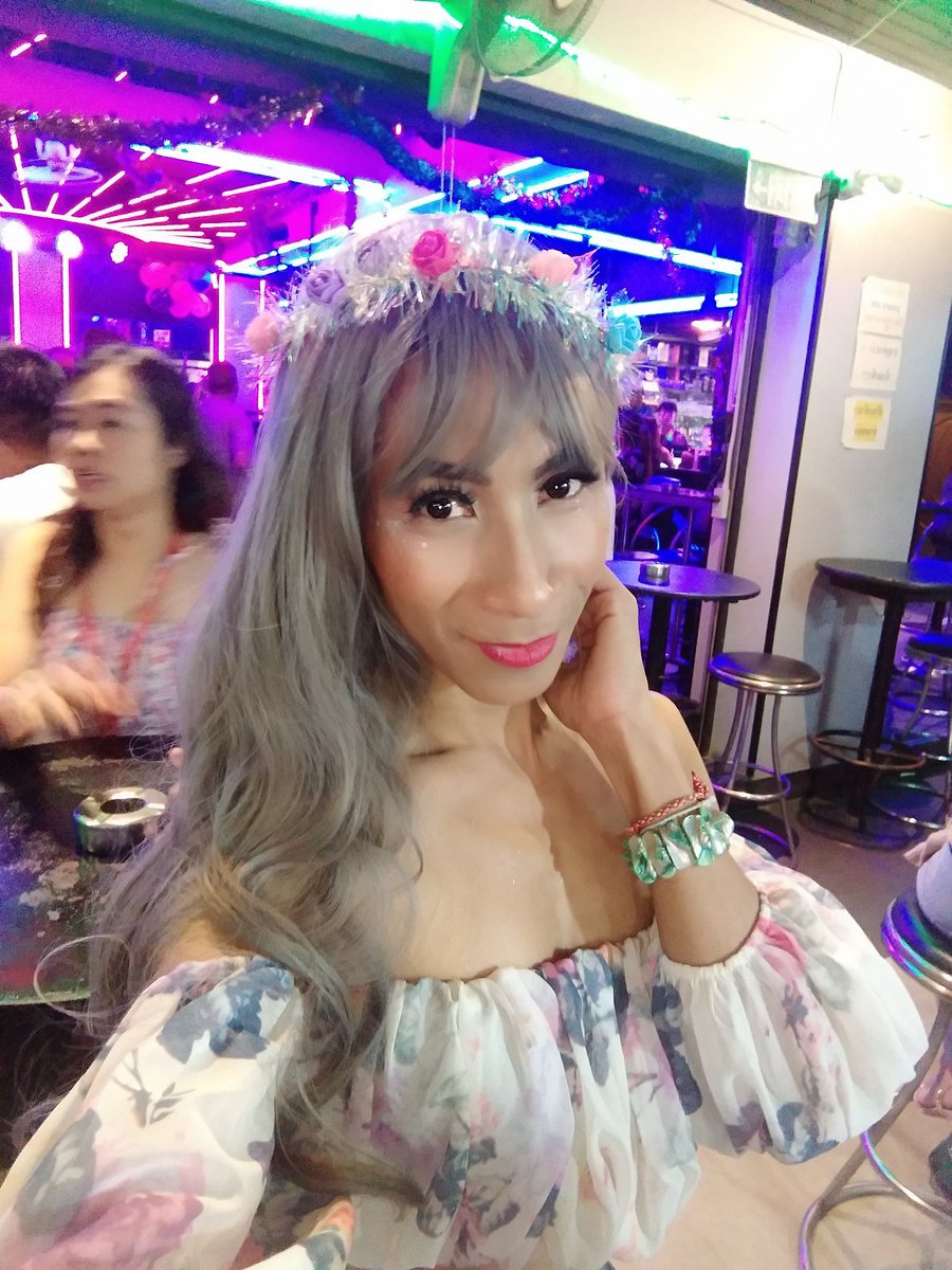 momencolourgray's tweet photo. #สิงหาพาเพลิน!!!หยุดตั้งแต่ต้นเดือน  ตั้ง2วัน ฮึ��ๆสู้ๆหาเงินๆ 🦾✌️🍺💵🍻💸👌💃⛱️🌅 https://t.co/YtRrBUTUex