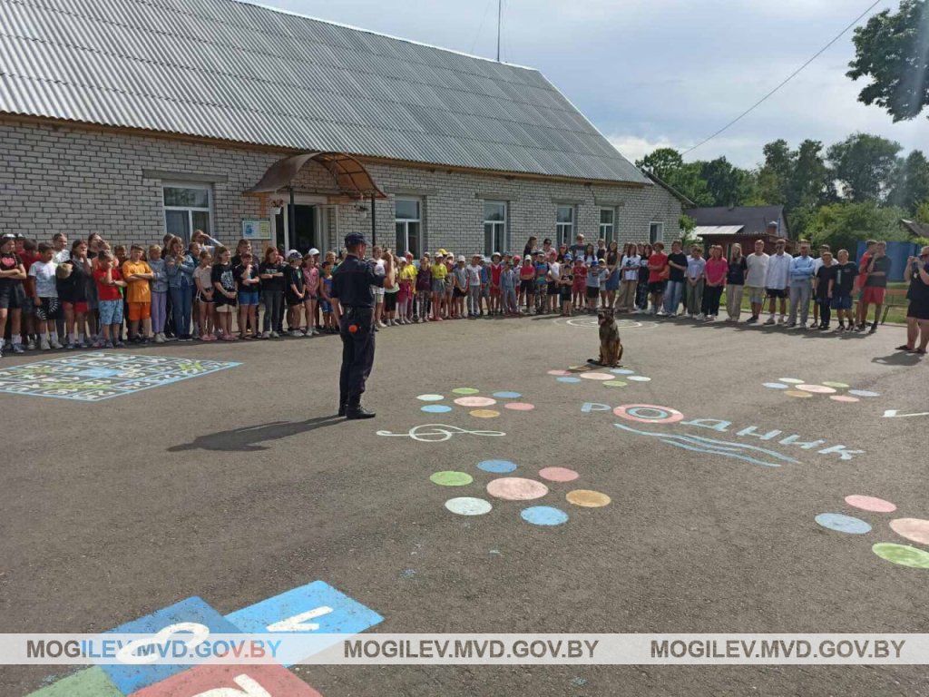 Осиповичские правоохранители побывали у ребят в летнем лагере «Родник» mogilev.mvd.gov.by/ru/news/9774