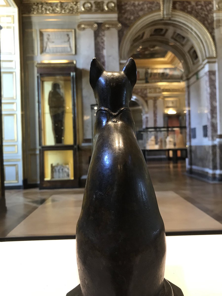 MilovanCavor's tweet photo. Qui veille sur le ⁦@MuseeLouvre⁩ pendant les vacances d’été ?

👇Bastet https://t.co/W6M0F2oUOe