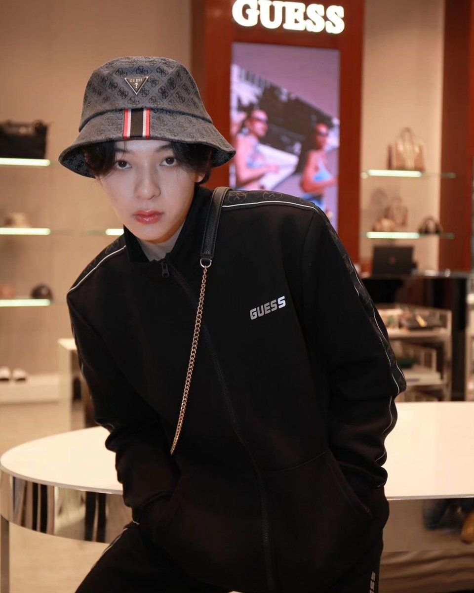 MazpmS's tweet photo. Cute ❤️😎
#บาสเด็กอ้วนที่แท้จริง #bbasjtr
#GUESSNewStoreOpeningxBas 
Cr ig #guessthailand https://t.co/KaZJzEWSdd