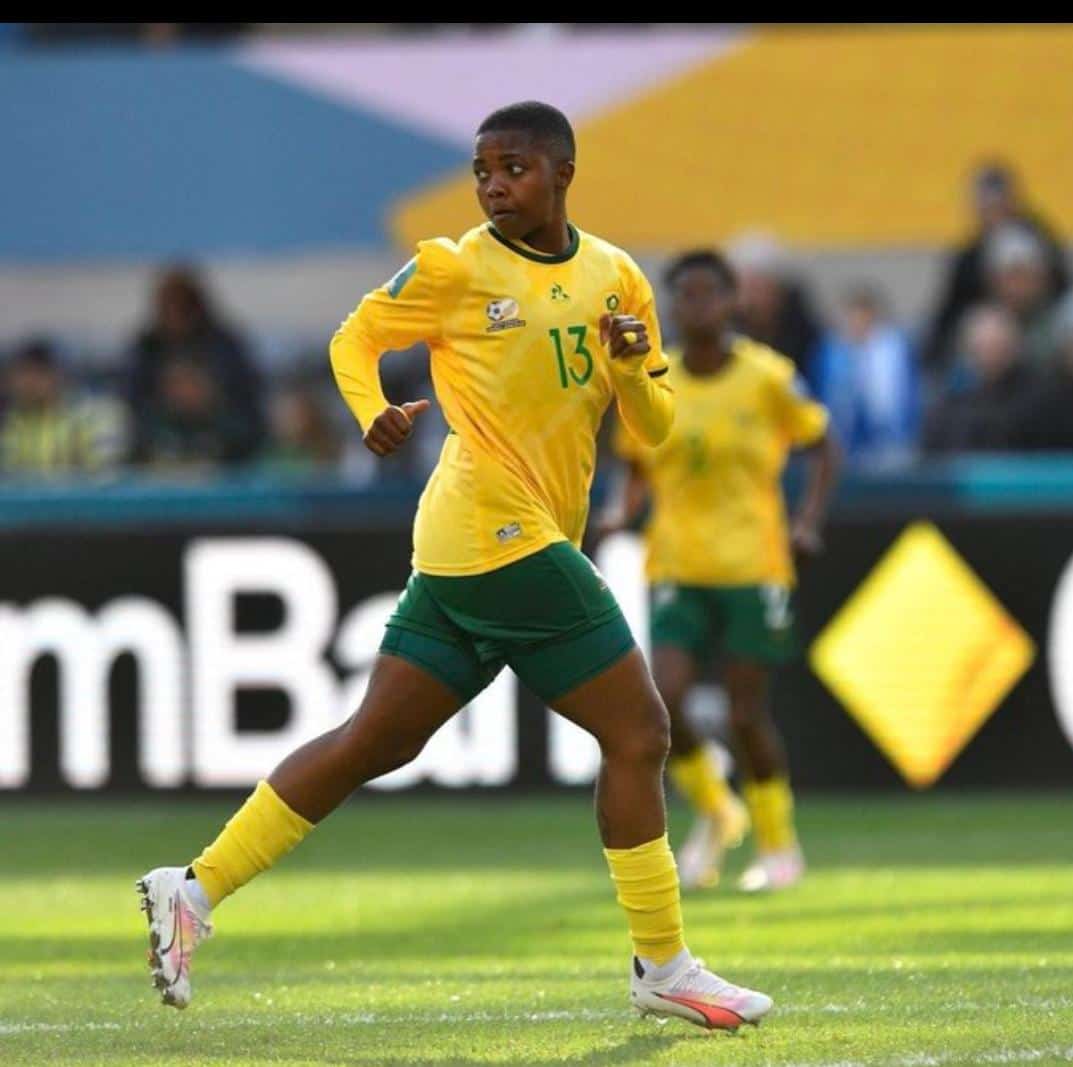 Roger46492763's tweet photo. @SABC_Sport @1ndile_madondo Tells Danny boy Mosadi ofuwa chelete.. In order to be happy https://t.co/9cl22GuEdl