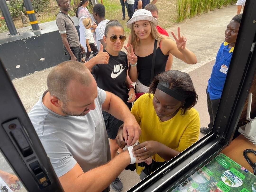 KimKimuntu's tweet photo. #RDC #Francophonie : les athlètes #Canadiens ont passé aussi du beau temps au parc de la vallée de la Nsele. 

Visiter Kinshasa sans faire un tour ici,  c'est comme aller au paradis sans voir Dieu le père. C'est le congo qui gagne🤣🤣🤣🤣

Bibi Kapinga https://t.co/cMKX1RLUaM