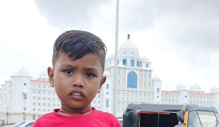 tpsf2019's tweet photo. *Please Save child sir🙏*    
@KTRBRS
@KTRoffice @TelanganaCMO
@ntdailyonline

      *మిత్రులందరికి  నమస్కారం  నాపేరు* *గుగులోత్ అశోక్, పంచాయతీకార్యదర్శి* గా వరంగల్ జిల్లా లోని రాయపర్తి మండలం లోని రాయపర్తి గ్రామ పంచాయతీ లో విధులు నిర్వహిస్తున్నాను., *నా యొక్క 3* *సంవత్సరాల వయస్సు గల కొడుకు* *తలసేమియా* అనే రక్తానికి సంబందించిన వ్యాధి తో  బాధపడుతున్నారు. అతనికి తను  9 నెలల బాలుడి వయసు ఉనప్పటినుండి, *ప్రతి  15 రోజులకు ఒక సారి హైదరాబాద్ లోని  హాస్పిటల్ లో బ్లడ్ ఎక్కిస్తున్నాను,* అప్పటి నుండి నేటి వరకు ఒక 50 సార్లు రక్తం ఎక్కించ్చాము, రక్తం ఎక్కించక పోతే  ఇలాంటి పిల్లలు బతకరు. *ఈ వ్యాధికి శాశ్వత పరిష్కారం ఏమిటంటే., ఎముక ములుగా మార్పిడి చికిత్స (BMT )ఇది చాలా కాంప్లెక్స్* *ట్రీట్మెంట్* , దీనికి గాను ఎముక ములగ దాత (Donor )నా *యొక్క 6 సంవత్సరాల కూతురు*  తన నుండి *ఎముక ములుగా* ను సేకరించి నా కొడుకుకి ఆపరేషన్ చేసి ఎక్కిస్తారు.. *ఇది చాలా ఖర్చు తో కూడుకున్న ట్రీట్మెంట్ నా యొక్క కొడుకు కి బెంగళూరు లోని నారాయణ హృదయ లయ హాస్పిటల్ లో ఈ నెల   అడ్మిట్ తేదీ ఇచ్చినారు దీనికి గాను అయ్యే ఖర్చు సుమారు 35-40 లక్షల దాకా అవొచ్చు అని తెలిపినారు ఒక  సంవత్సర కాలం పాటు హాస్పిటల్ లోనే follow up ఉండాల్సి ఉంటుంది అన్నారు..* 
దయామయులైనమిత్రులు మీకు తోచిన ఎంతో కొంత ఆర్ధిక సహాయం చేసి నా కొడుకుని కాపాడగలరని వేడుకుంటున్నాను..
 **మీకు తోచిన సహాయం ను ఈ క్రింది ఫోన్ నెంబర్ కి గూగుల్ పే /ఫోన్ పే /pay* *tm చేయగలరని ప్రార్ధిస్తున్నాను...* 🙏

 *9963899318 :GUGULOTH* *ASHOK**

 *Bank a/c no:62205068909* 
 *Ifsc :SBIN0020303* 
 *STATE BANK OF INDIA* 
 *WARDHANNAPET BRANCH*