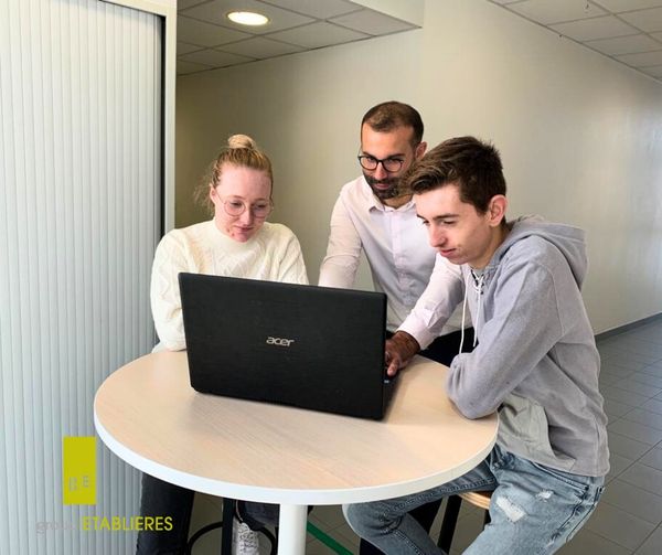 [OFFRES D'ALTERNANCE] 🧐 En lien avec les formations du groupe Établières
👉 Il reste quelques places disponibles en offres d'alternance, sur la Vendée.
👉 Les informations sont à consulter sur le site internet : etablieres.fr/l-ecole-des-et…

#icicarecrute #alternance #offredemploi