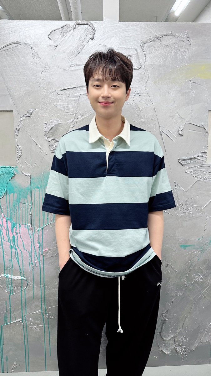 📸 찬또그래퍼 📸

오늘도 <옥탑방의 문제아들>에서
찬원과 함께 문제 풀 준비 되셨나요?🙌🏻

머리가 조금 짧아졌을 뿐인데
몇 배나 더 상큼해진 찬원을 만나러😆

오후 8시 30분
KBS2에서 만나요💞

#이찬원 #LeeChanWon 
#옥탑방의문제아들 
#초록뱀이앤엠